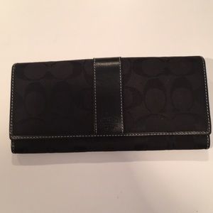 Coach Wallet. Sale 💜💜💜